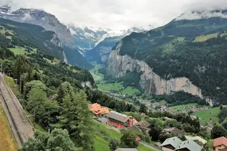 Acquisto vignetta autostradale svizzera: scopri le opportunità di viaggio nel paese!
