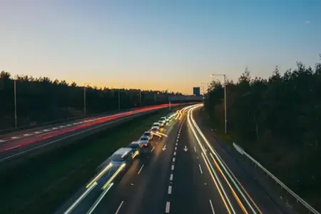 Bucureşti-Craiova pothuajse tërësisht në autostradë dhe rrugë me kalim të shpejtë: Ministria e Transportit ka hapur edhe 20 km të tjera për trafik. Gjithsej, nga 121 km janë të kalueshëm 92 km. Nesër do të vijojë një seksion tjetër.